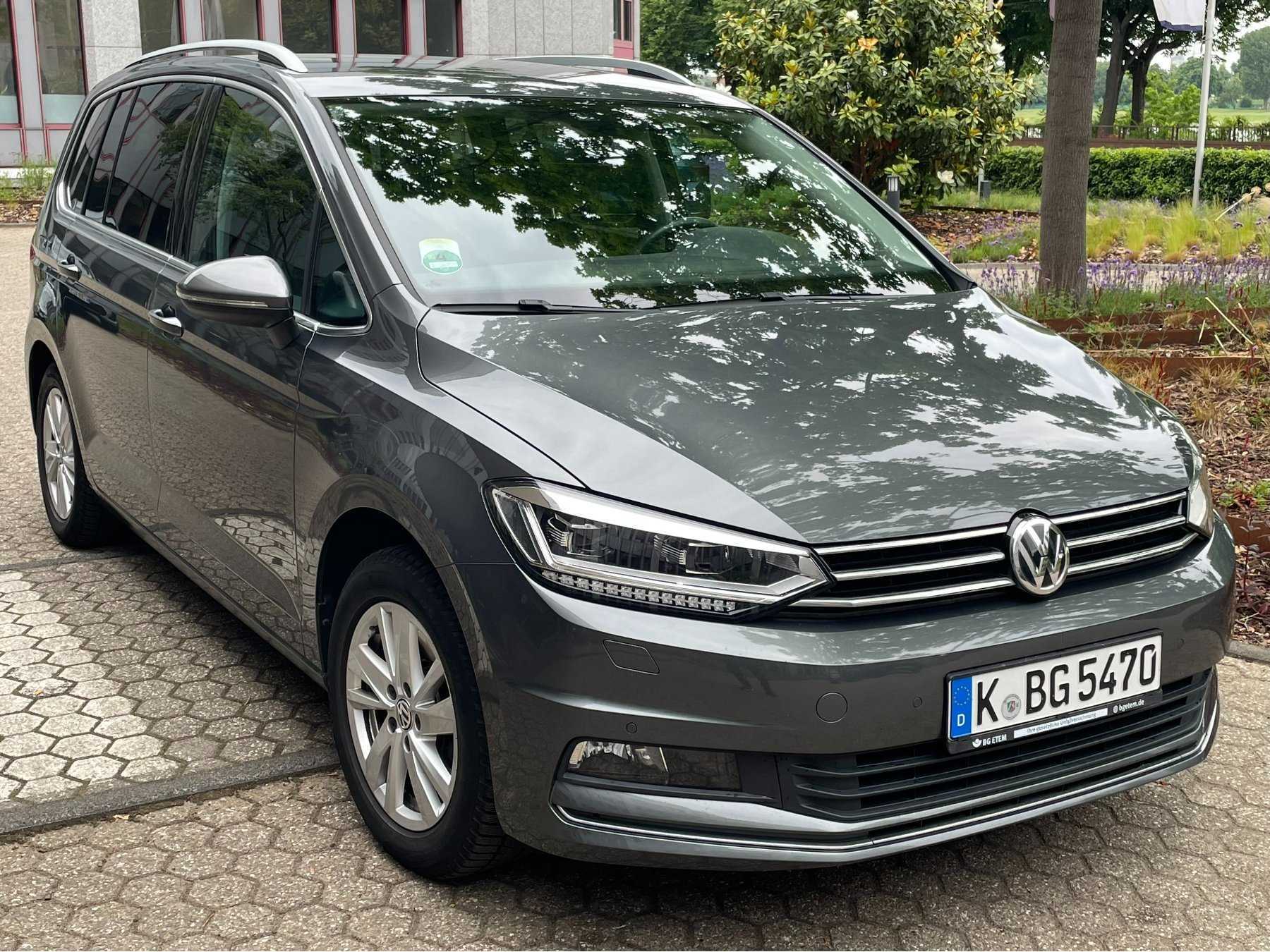 VW Touran Front