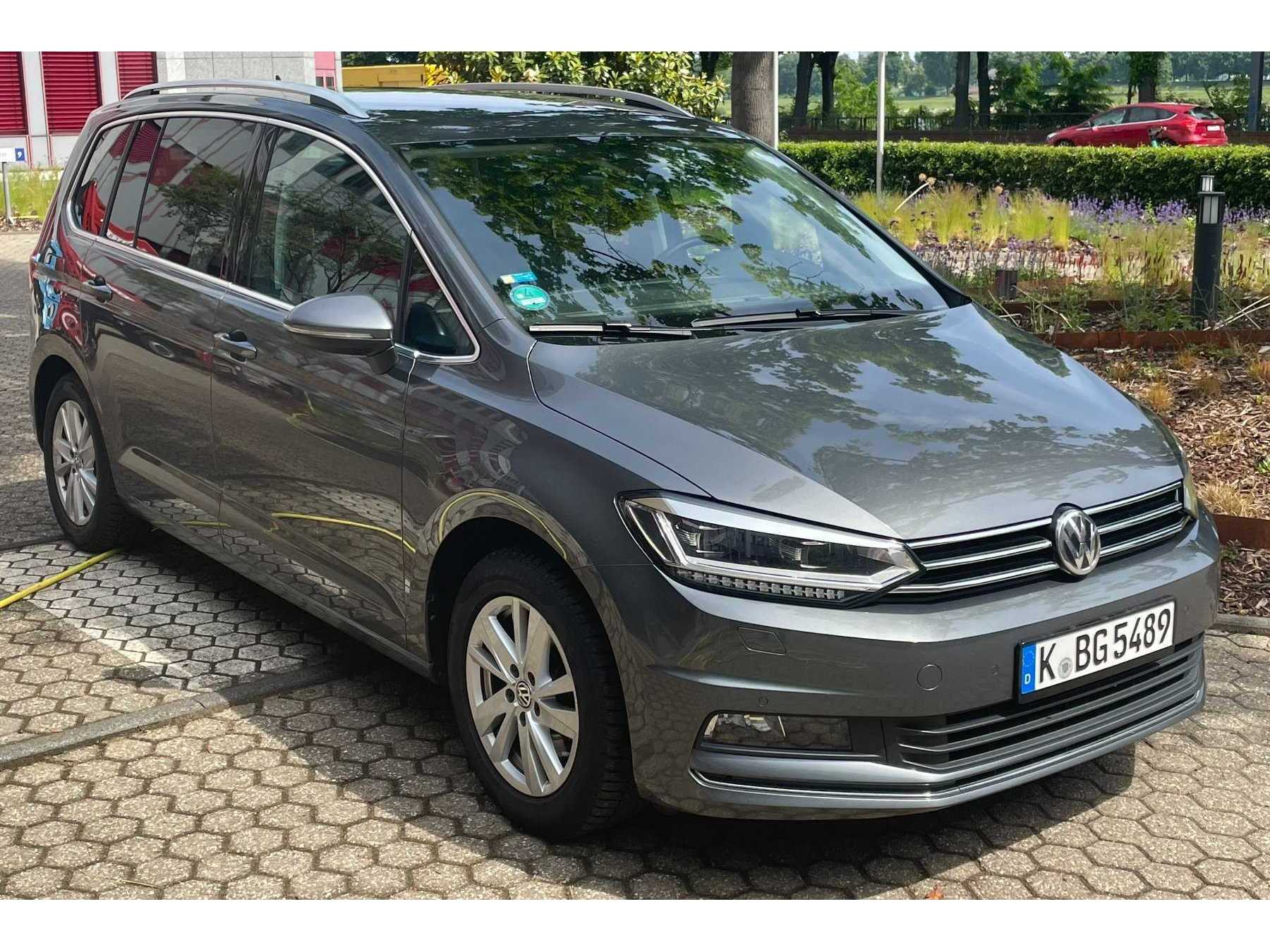 VW Touran Front