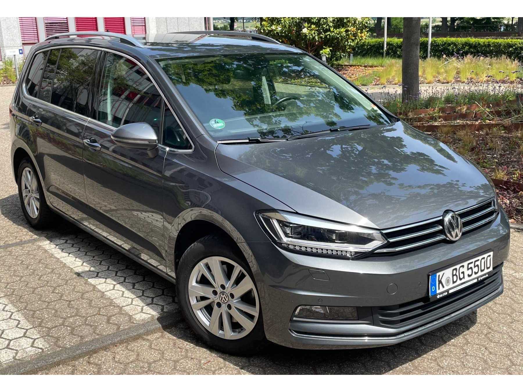 VW Touran Front