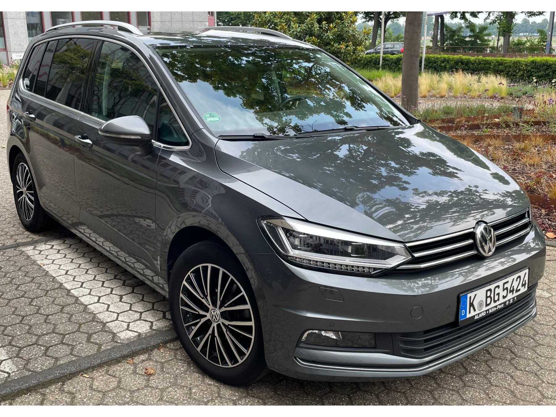 VW Touran Front