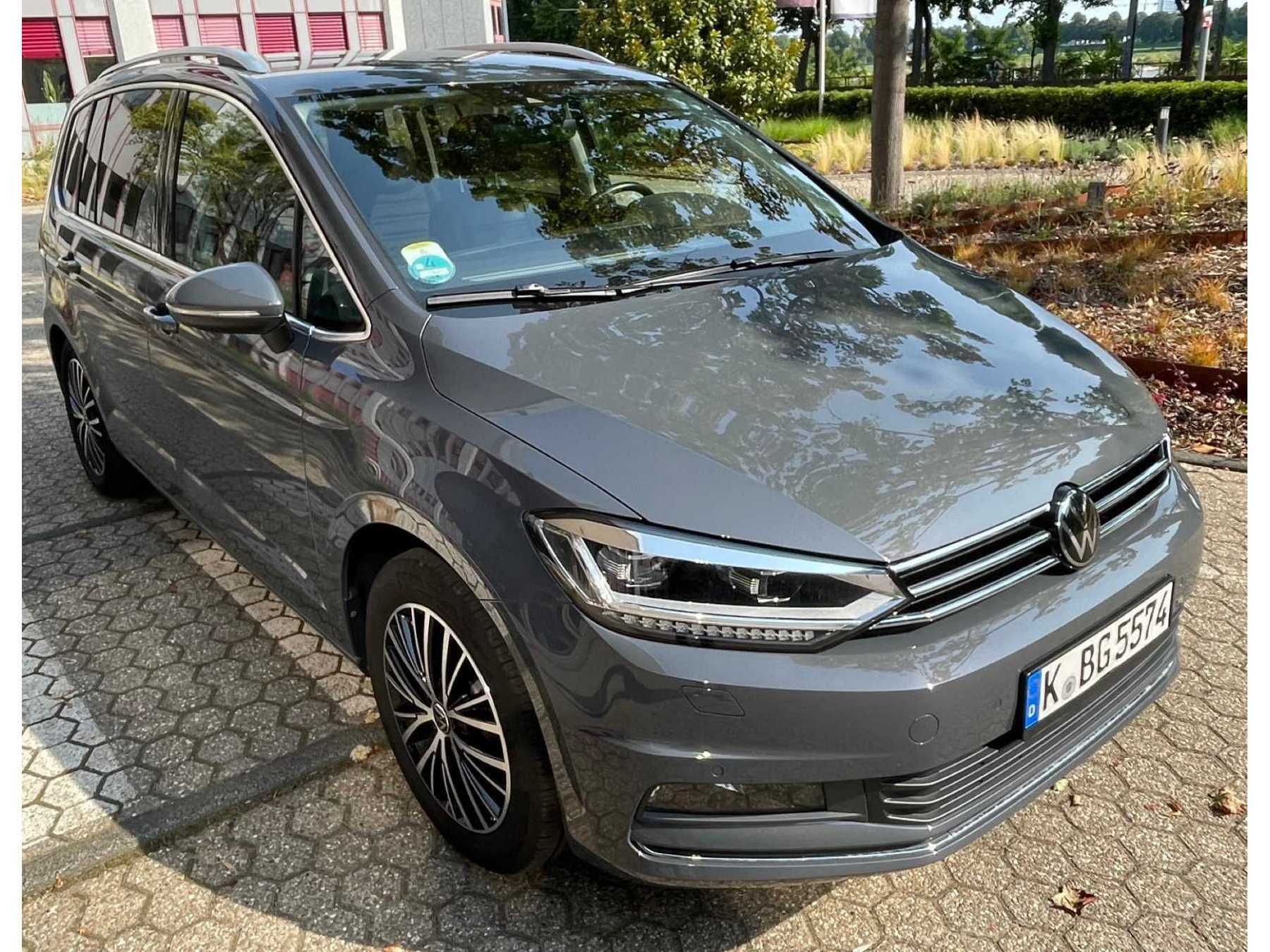 VW Touran Front