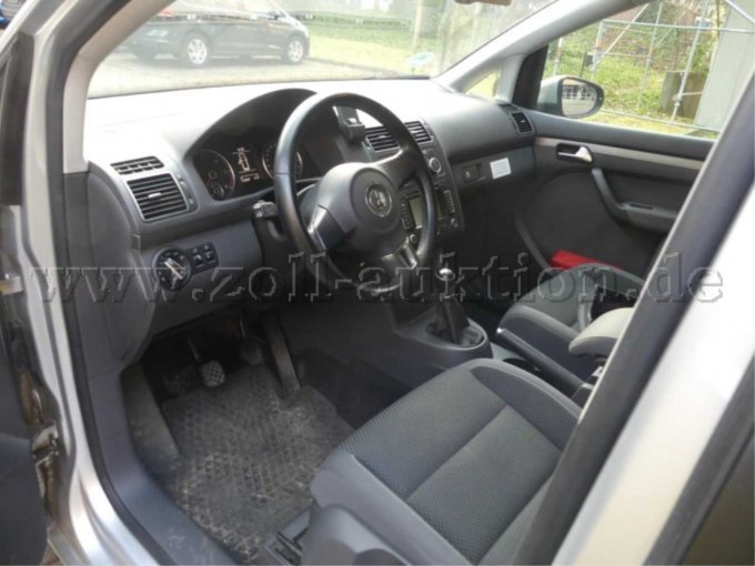 1 VW Touran 1.6 Diesel Comfortline - eventuell Motorschaden? – foto 3 – kavel bij Zoll-Auktion, München