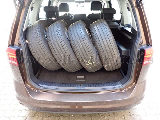 1 VW Touran 1.6 TDI Comfortline - BD16-5960 Hagelschaden – foto 7 – kavel bij Zoll-Auktion, München