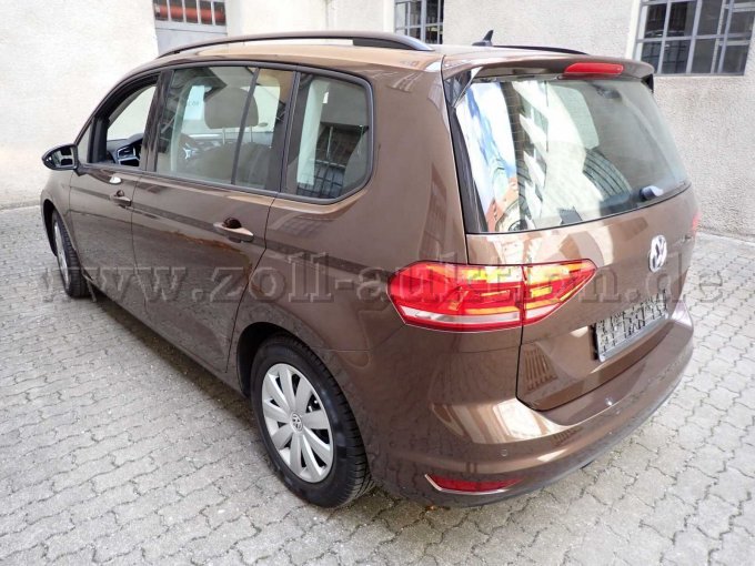 1 VW Touran 1.6 TDI Comfortline - BD16-5960 Hagelschaden – foto 3 – kavel bij Zoll-Auktion, München