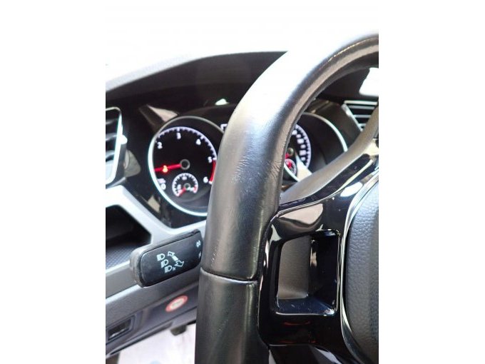 1 VW Touran 1.6 TDI Comfortline - BD16-5960 Hagelschaden – foto 12 – kavel bij Zoll-Auktion, München