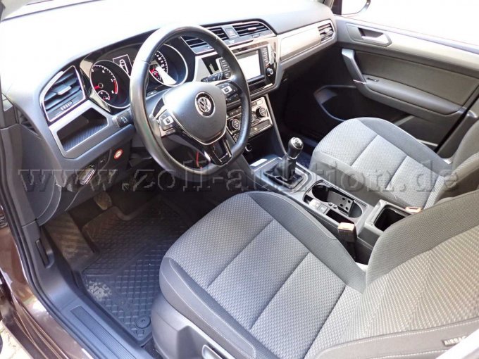 1 VW Touran 1.6 TDI Comfortline - BD16-5960 Hagelschaden – foto 5 – kavel bij Zoll-Auktion, München
