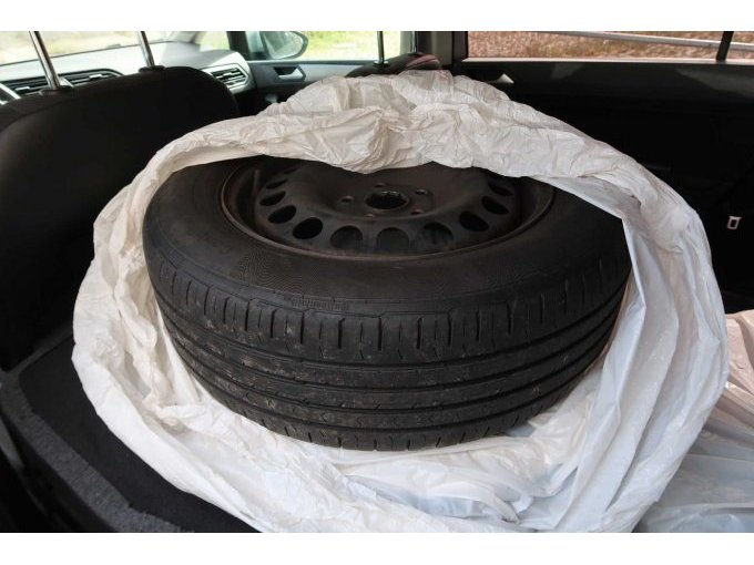 Zweiter Radsatz im Fahrzeug:
Sommerreifen auf Stahlfelge