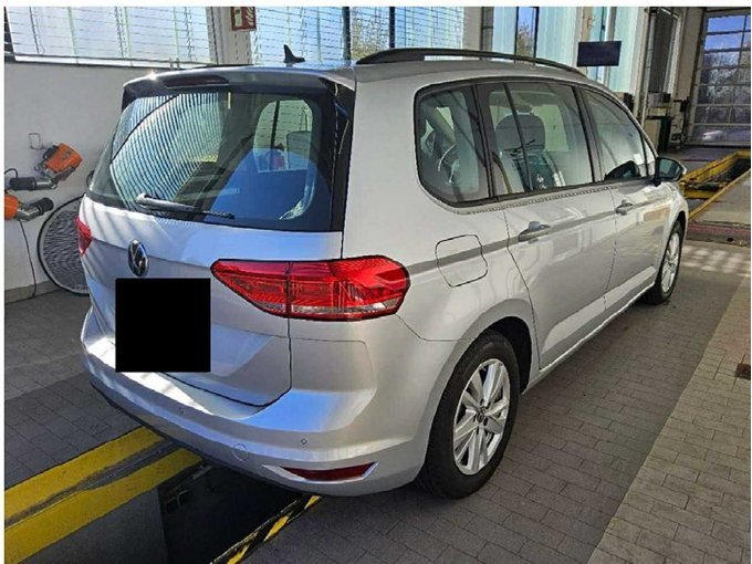 1 VW Touran 2.0 TDI Comfortline – foto 2 – kavel bij Zoll-Auktion, Würzburg