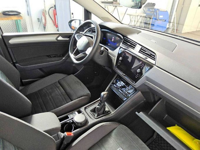 1 VW Touran 2.0 TDI Comfortline – foto 3 – kavel bij Zoll-Auktion, Würzburg