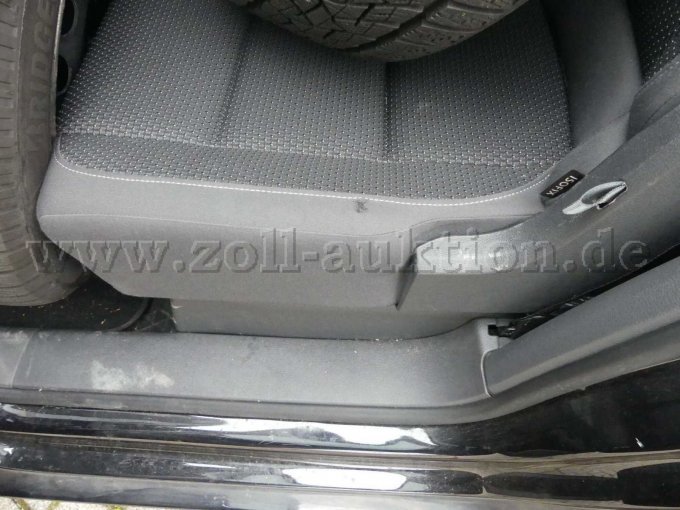 Beschädigtes Polster hinten links