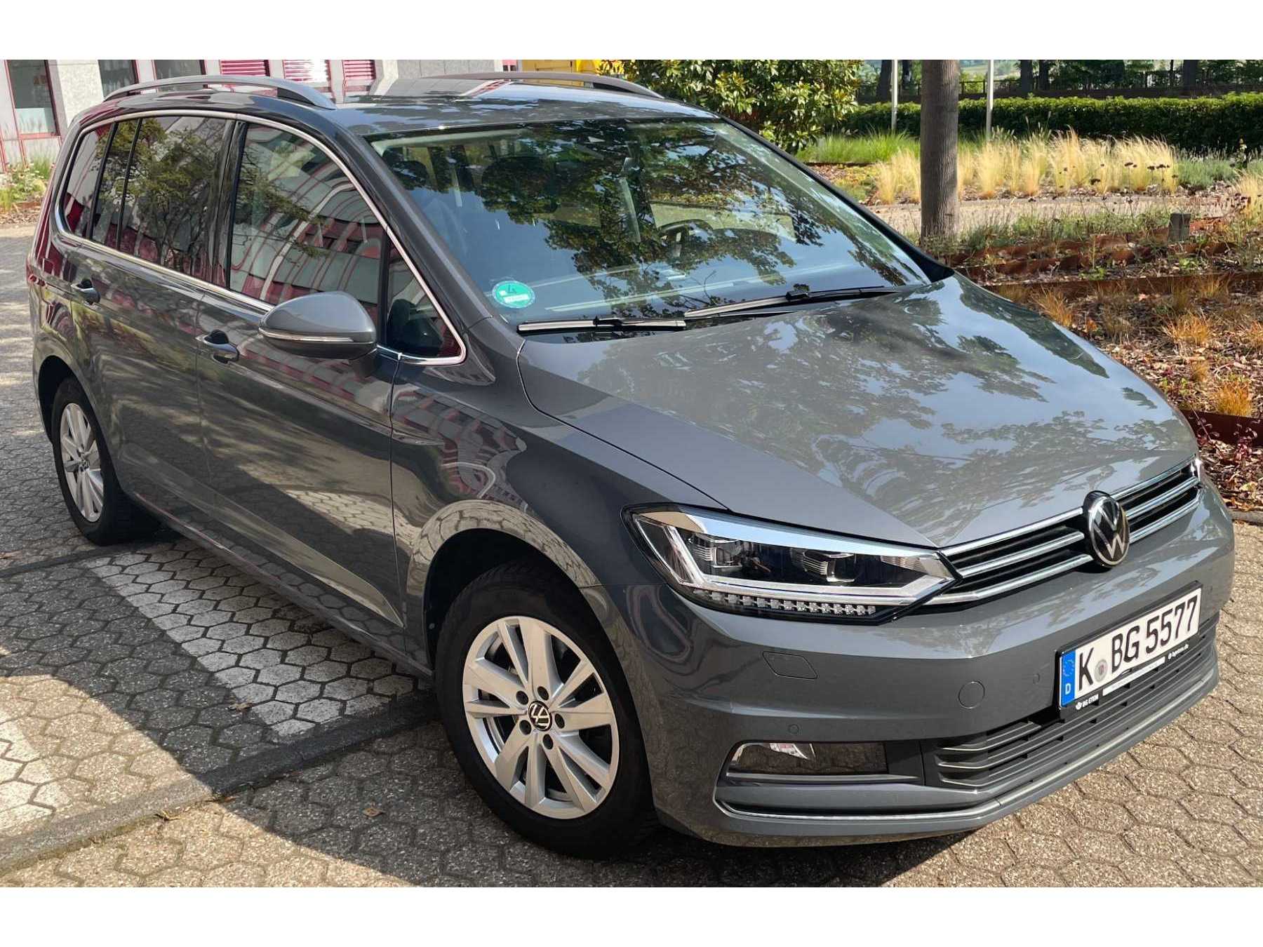 VW Touran Front