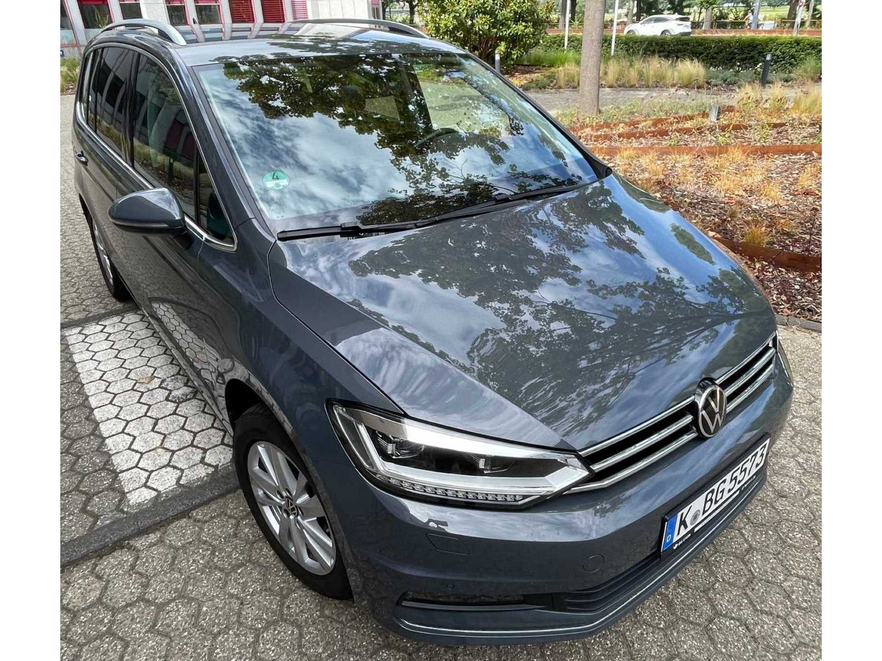 VW Touran Front