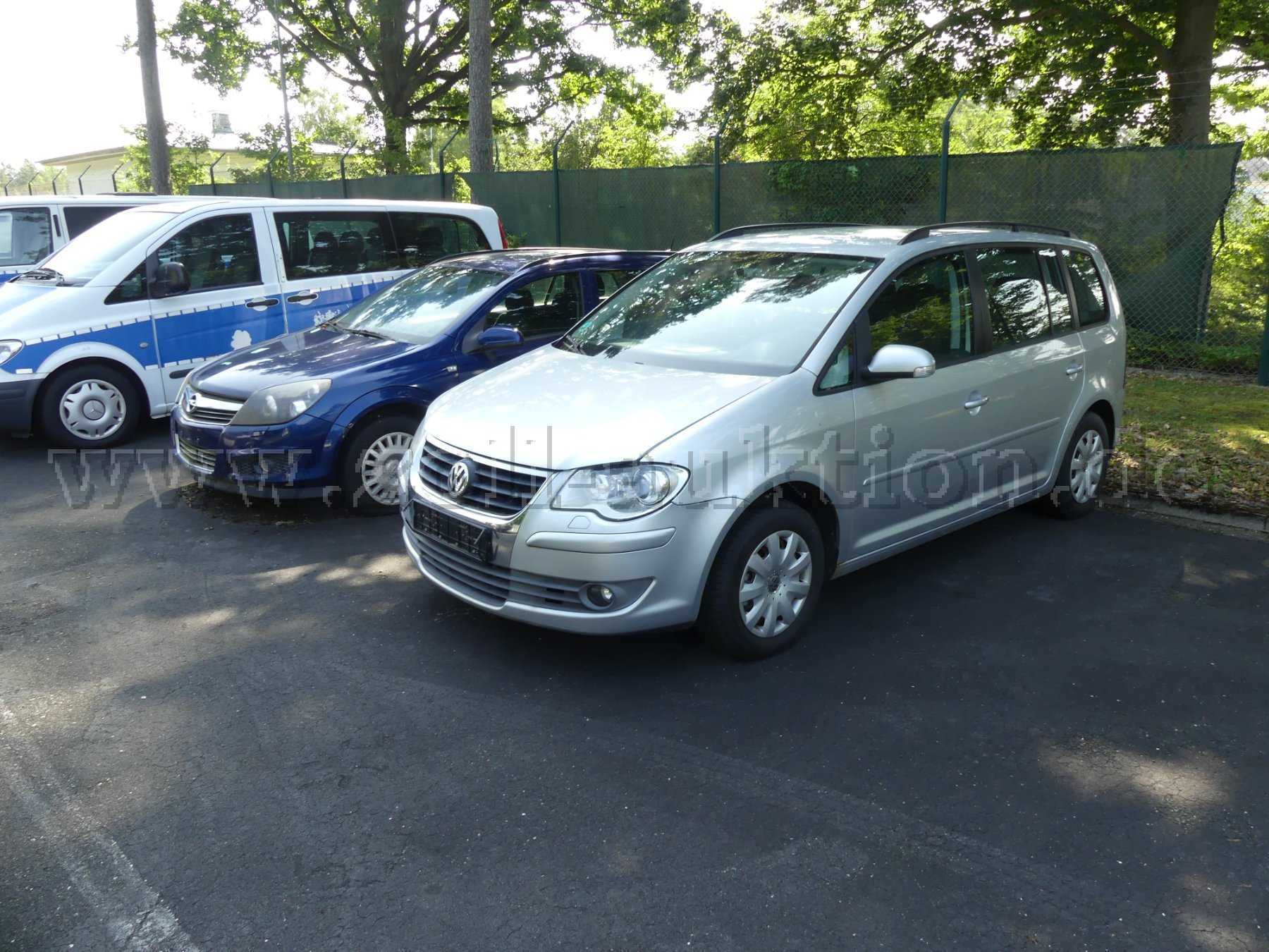 seitlich vorne links