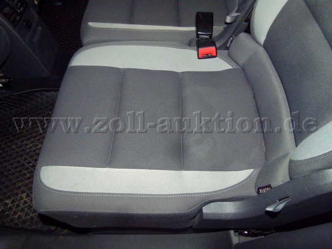 Einzelsitz 2.Sitzreihe links verschmutzt