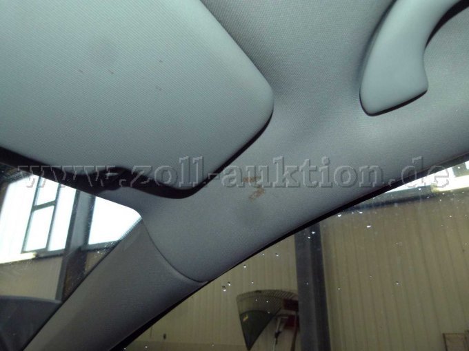 Dachhimmel vorne rechts verschmutzt