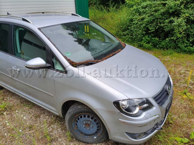 VW Touran vorne rechts