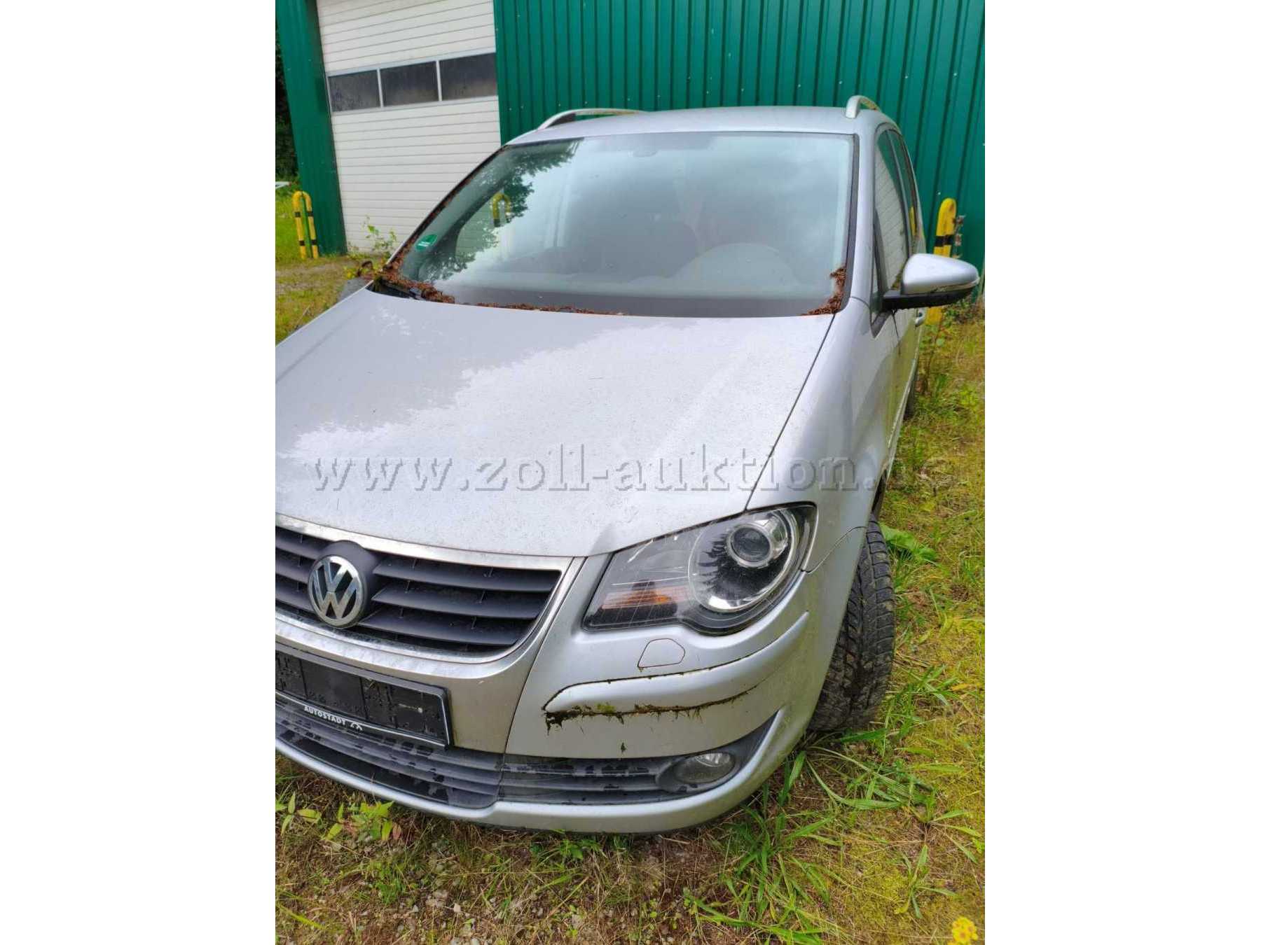 VW Touran vorne links