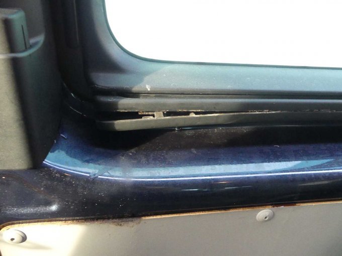 Beispiel Feuchtigkeitsschäden und Beschädigungen Schiebefenster