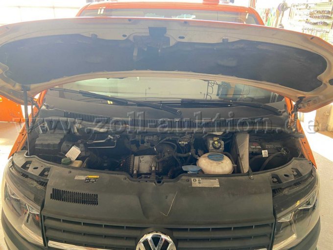 VW Transporter Kasten, Ansicht Motorraum