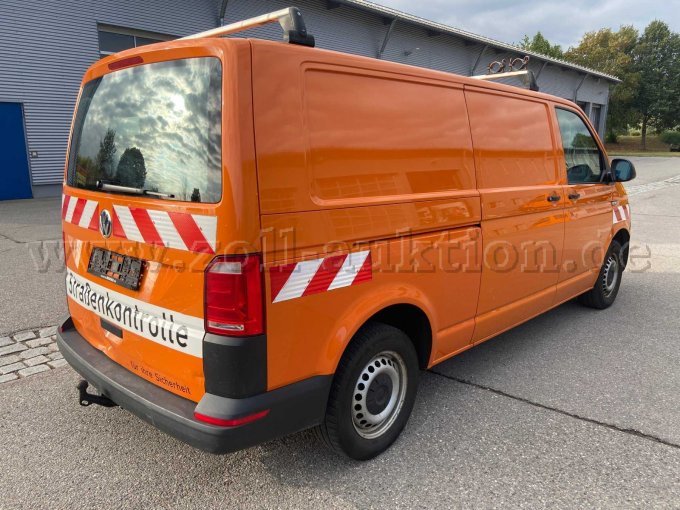 VW Transporter Kasten, von hinten rechts