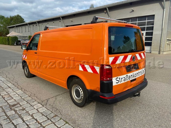 VW Transporter Kasten, von hinten links