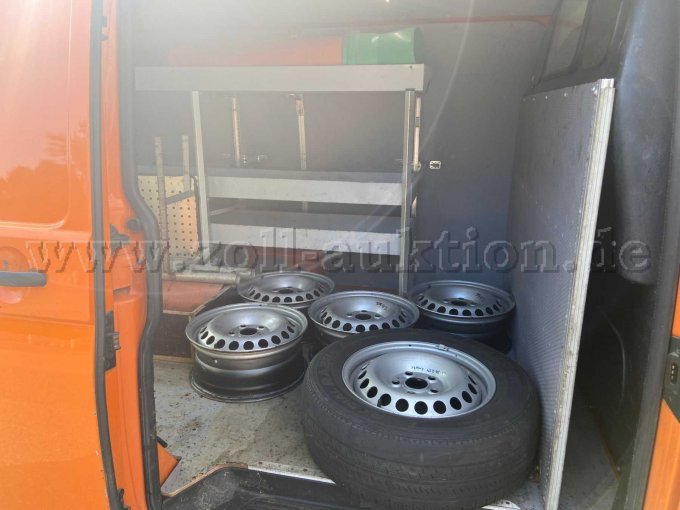 VW Transporter Kasten, Ansicht Felgen und Ersatzrad