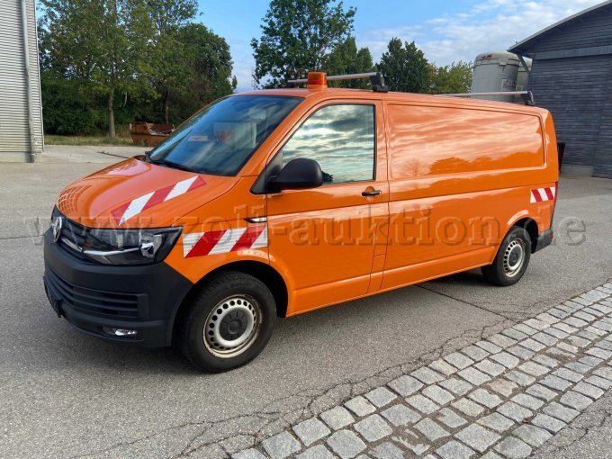 VW Transporter Kasten, von vorne links