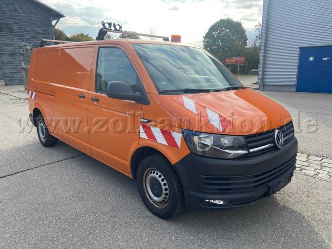 VW Transporter Kasten, von vorne rechts
