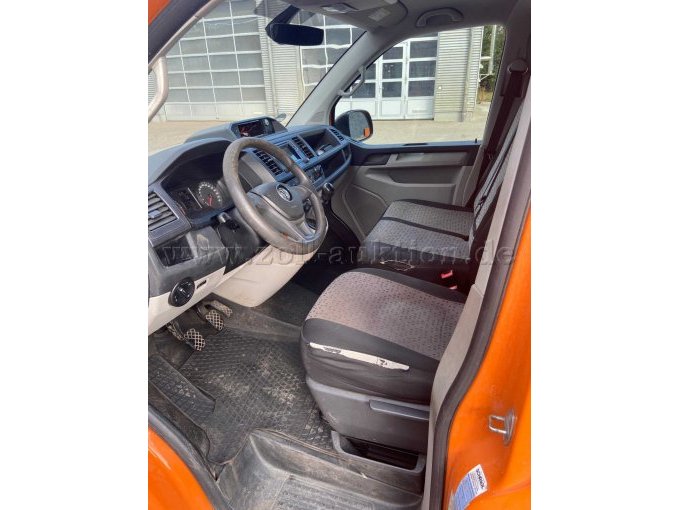 VW Transporter Kasten, Einstieg Fahrerseite