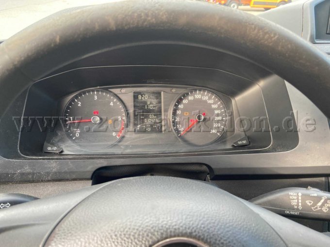 VW Transporter Kasten, Ansicht Amaturenbrett mit km-Stand