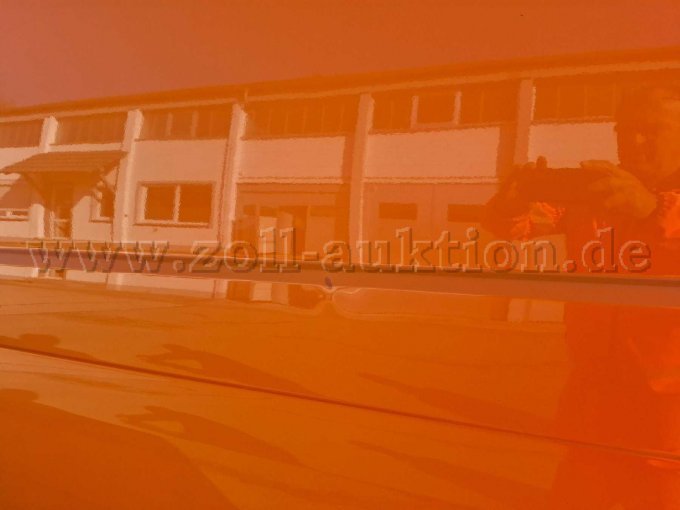 Ansicht linke Seite mit kleiner Delle