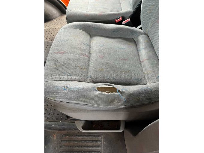 defekter Polster Fahrersitz