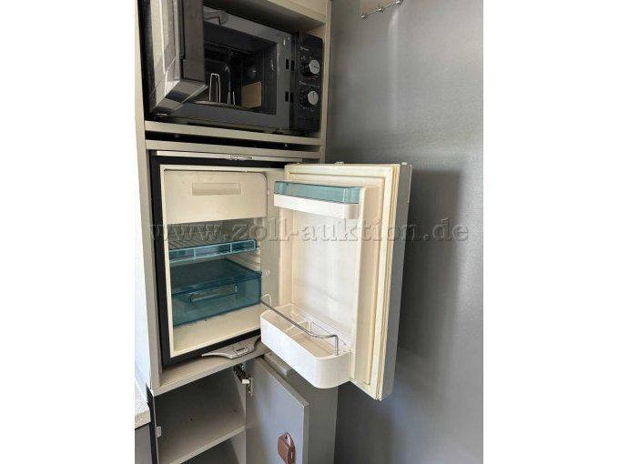 Kühlschrank und Mikrowelle