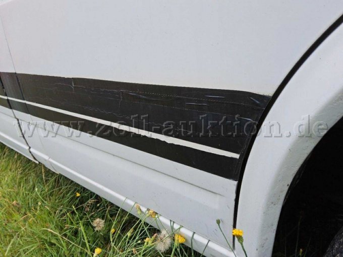 Zierstreifen links und rechts optisch mangelhaft