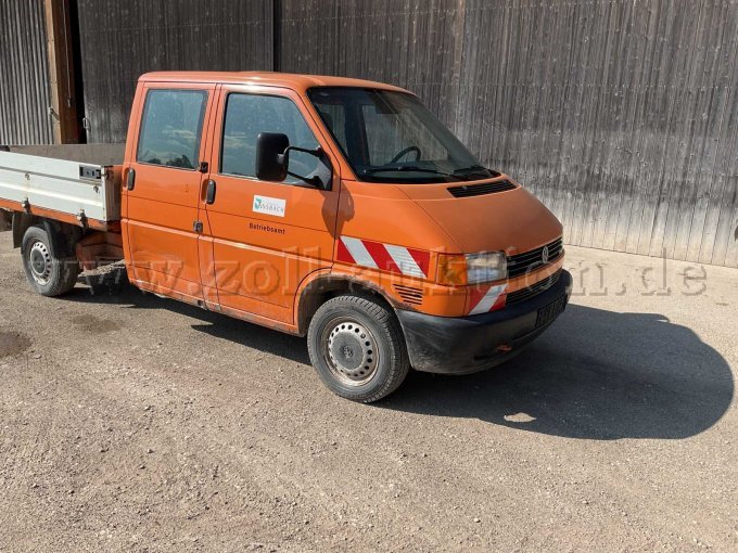 Front und Seitenansicht Transporter