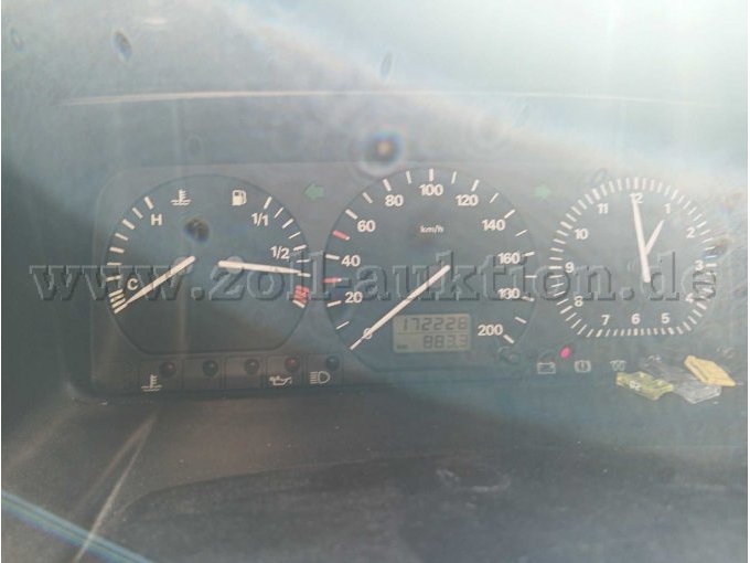 Ansicht des Tachos mit aktuellen Kilometerstand (172228km)