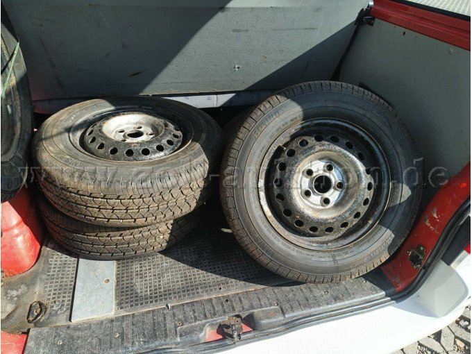 Ansicht Kofferraum mit Sommerrädern