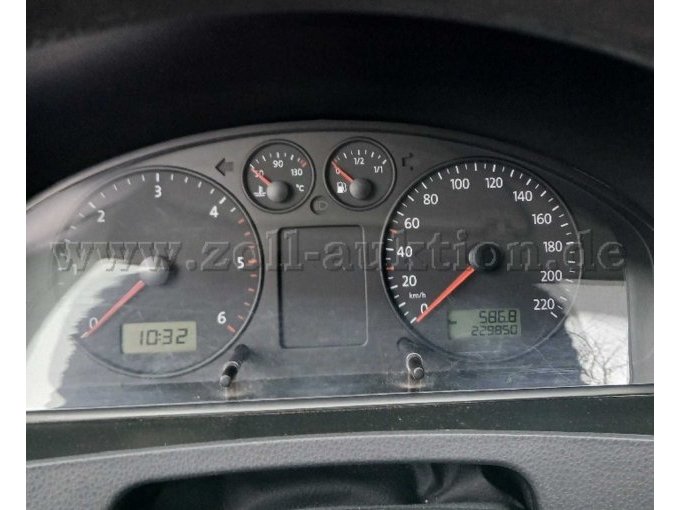 Tachoansicht mit Kilometerstand