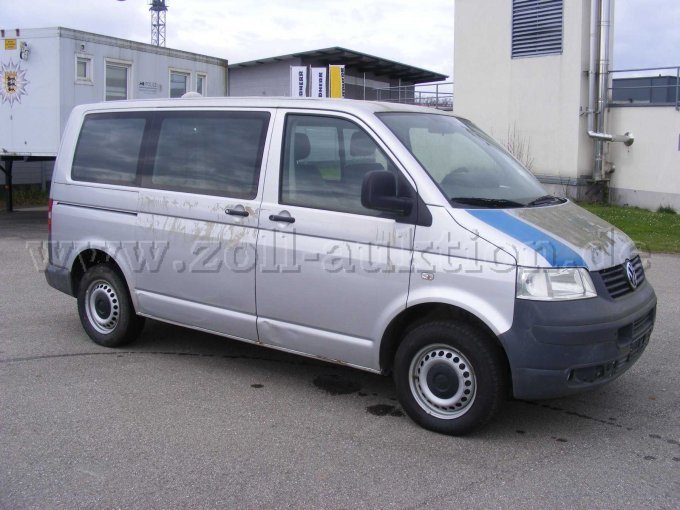 Front und rechte Fahrzeugseite