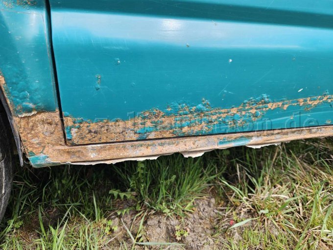 Detailansicht hinterer Schwellerbereich mit Rost Beifahrerseite