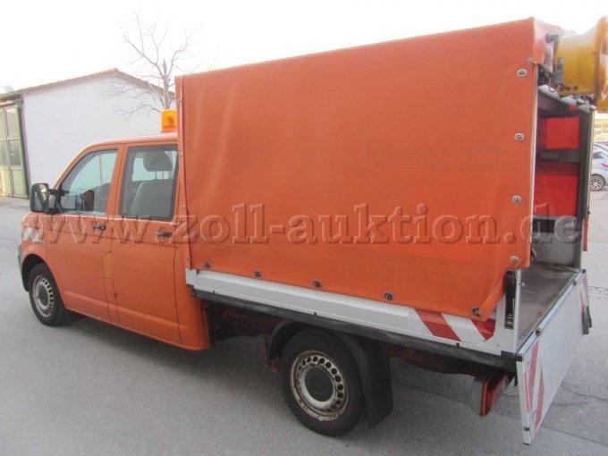 VW T5 DoKa mit Pritsche und Planenaufbau, Ansicht von hinten links