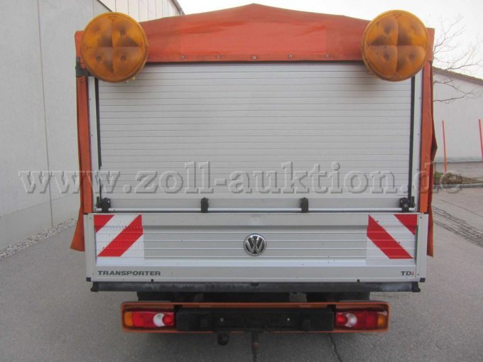 VW T5 DoKa mit Pritsche und Planenaufbau, Ansicht von hinten