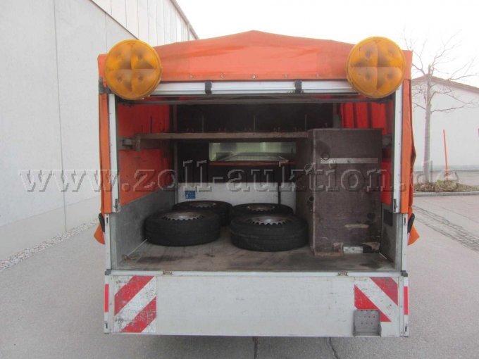 VW T5 DoKa mit Pritsche und Planenaufbau, Ansicht von hinten offen