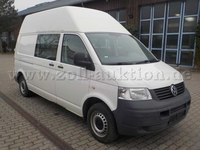 Front- und Seitenansicht Transporter