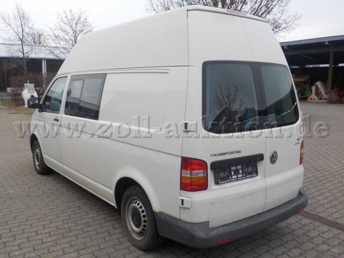 Heck- und Seitenansicht Transporter