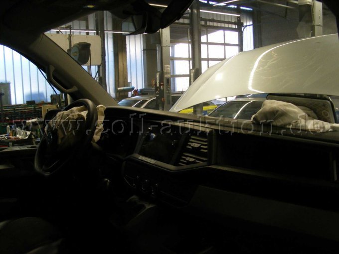 Fahrzeuginnenraum/Cockpit