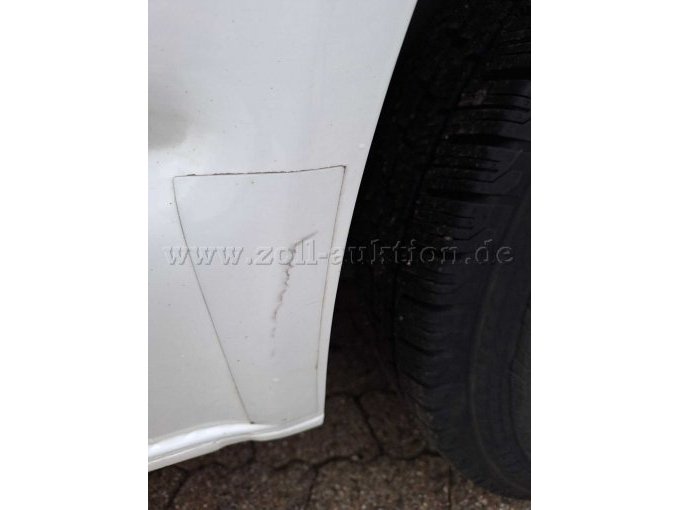 Lackschaden vor linkem Kotflügel