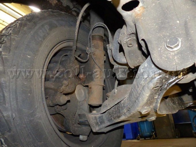 Stoßdämper vorne schadhaft