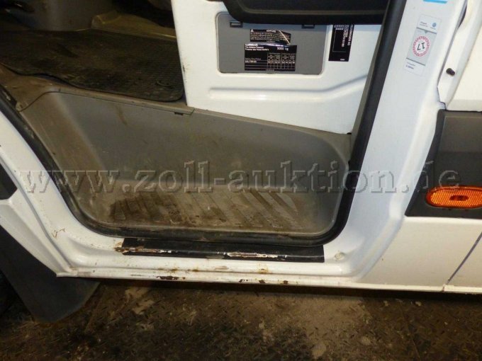 Einstiege schadhaft - hier vorne links