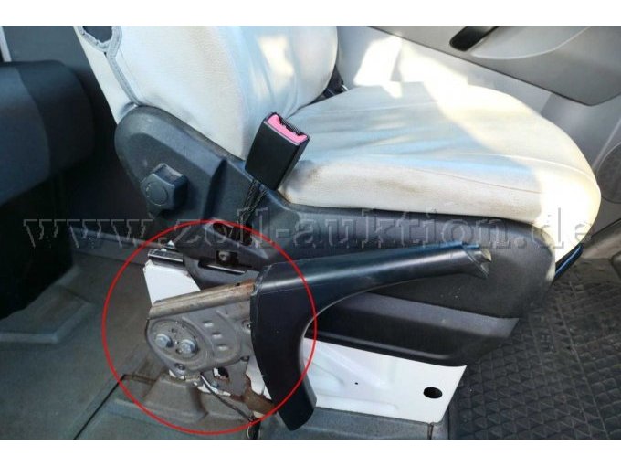 Abdeckung Handbremse fehlt